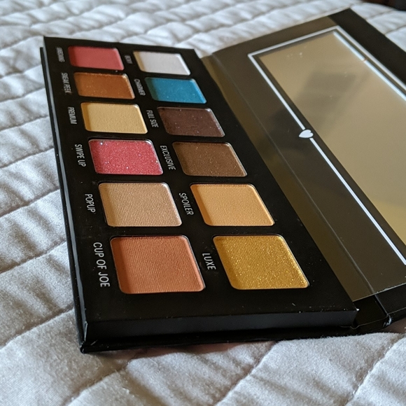 Sold locally Boxy Charm Eyeshadow palette - Picture 5 of 6
